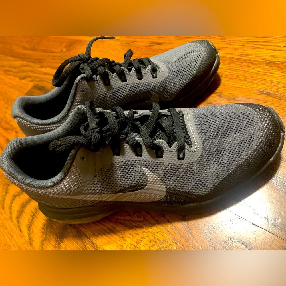 ✨EUC Nike Air Max Dynasty 2 Black And Gray Youth Size 7